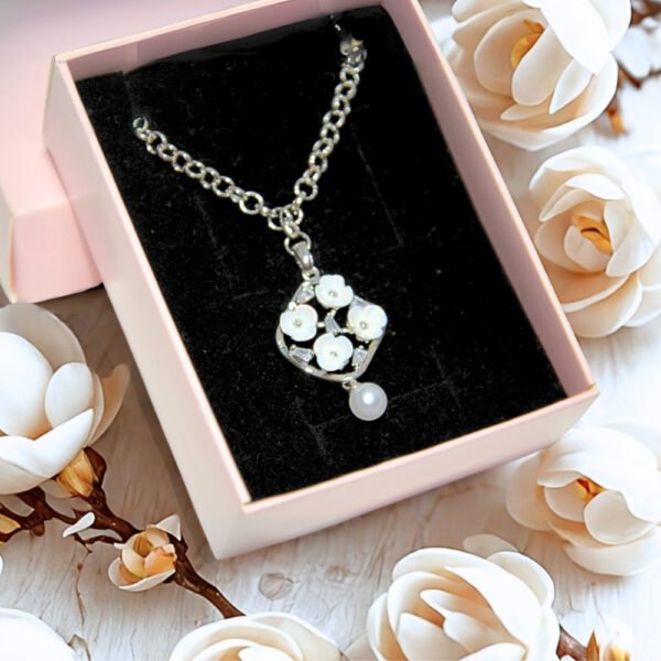 Zirkon Manolya Çiçek İncili Kolye- Çelik Paslanmaz