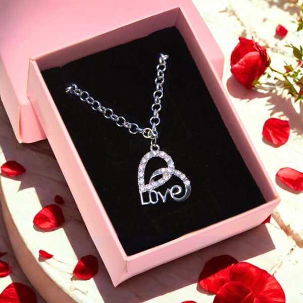 Zirkon Love Yazılı Kalpli Kolye